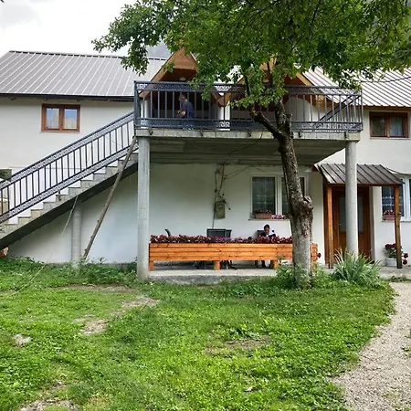 Bujtina Arturi 3* Valbone