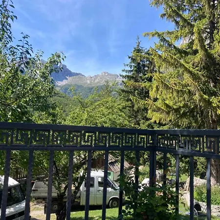 Gasthuis Bujtina Arturi Valbone