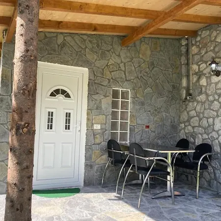 Bujtina Arturi Valbone