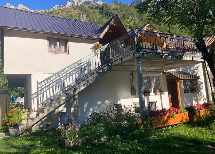 Bujtina Arturi Guest house Valbone