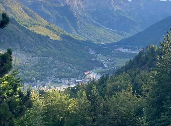 Bujtina Arturi 게스트하우스 3*