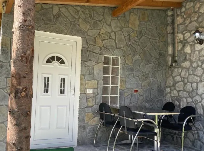 Bujtina Arturi Valbone