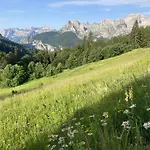 Bujtina Arturi 3*
