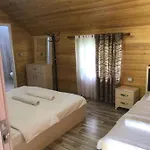 Bujtina Arturi 招待所 瓦勒博内